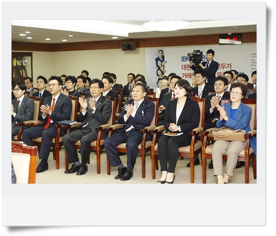 20131021_한국여성경제포럼_협약식_(5).jpg